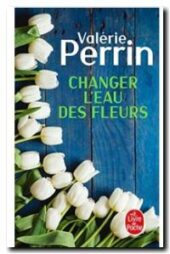 Changer l'eau des fleurs